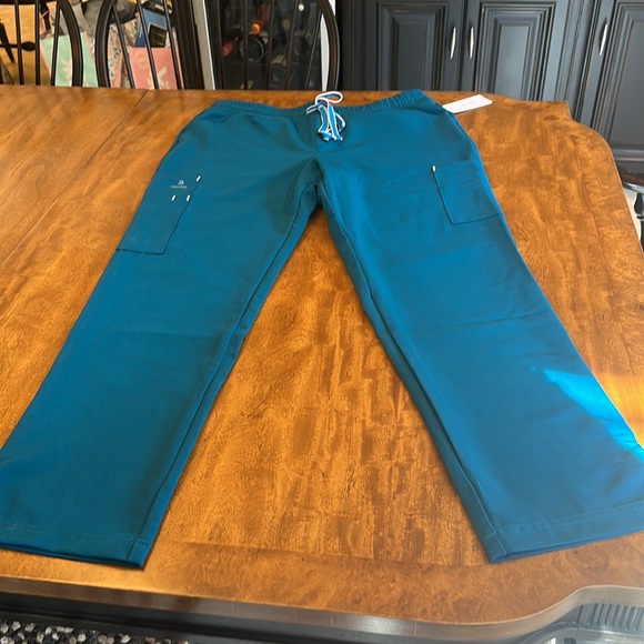 DOLAN women’s Madeleine 8 Pocket Slim Scrub Pants - Picture 14 of 16